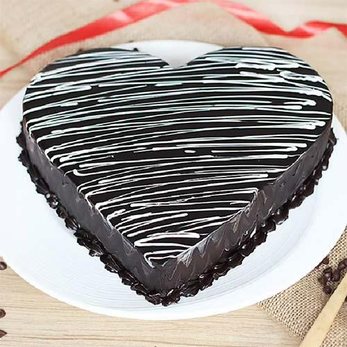 Classic Chocolate Delight Heart Cake - 500 gm - Eggless | Creamingo