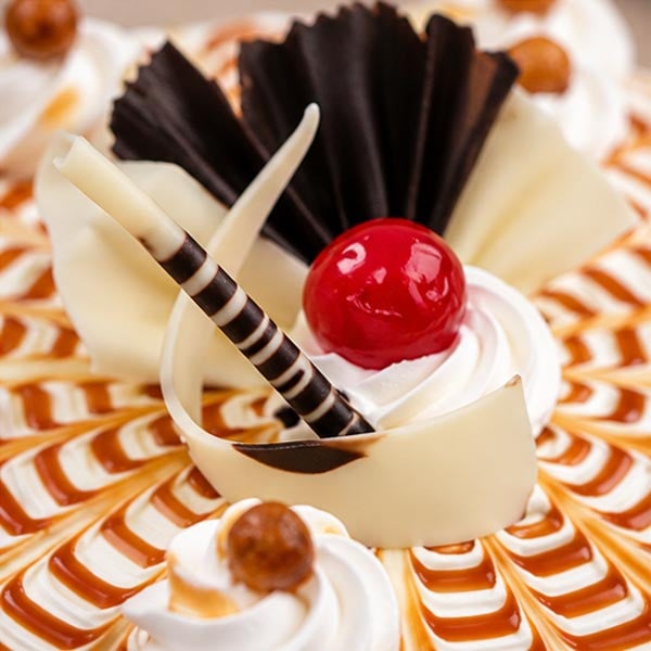 Delightful Caramel Butterscotch Cake with Cream & Chocolate Garnish 4