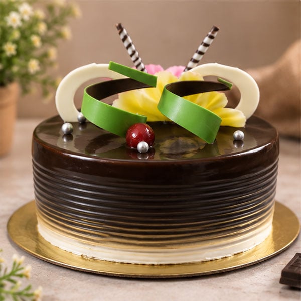 Classic Chocolate Celebration Cake 3