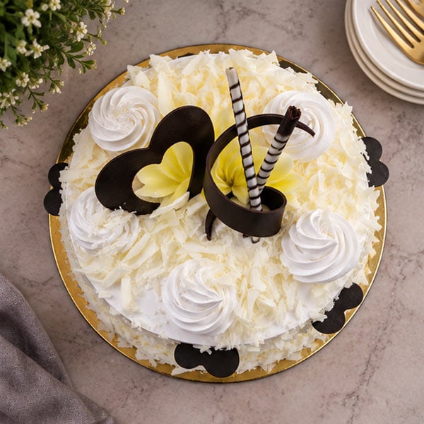 White Forest Cake - Classic White Chocolate & fresh Cream Cake 2