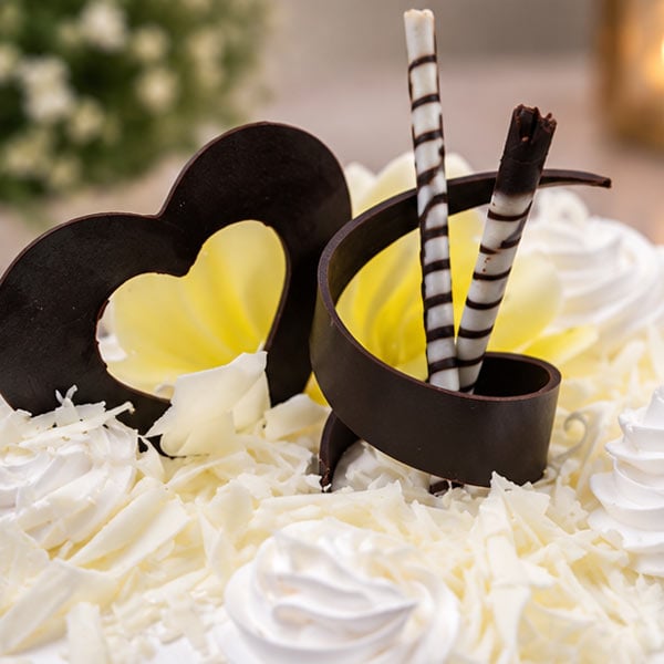 White Forest Cake - Classic White Chocolate & fresh Cream Cake 4